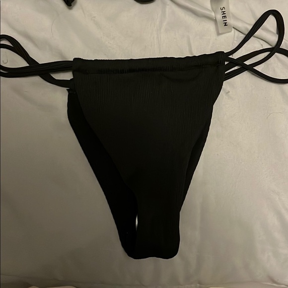 Black shein bikini - Picture 3 of 5